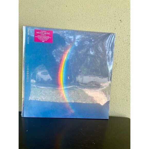 ColdPlay Moon Music Vinyl SIgned Card New Sealed Chris Martin Xmas Present! - Picture 2 of 6